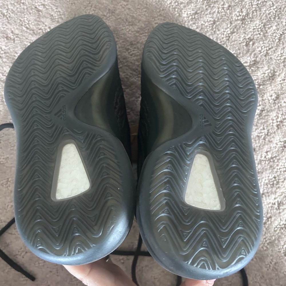 Yeezy Boost - Picture 2 of 4
